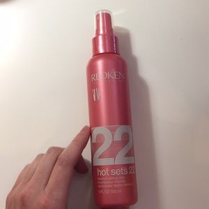 Redken Hot Sets 22 Thermal Setting Mist